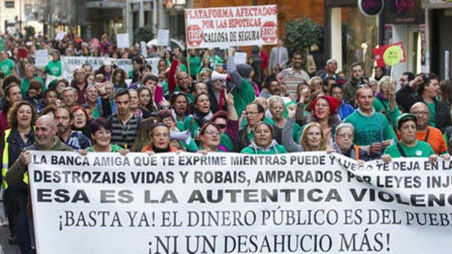 Afectados por las hipotecas recorren las calles de Valencia en una protesta de hace dos semanas.