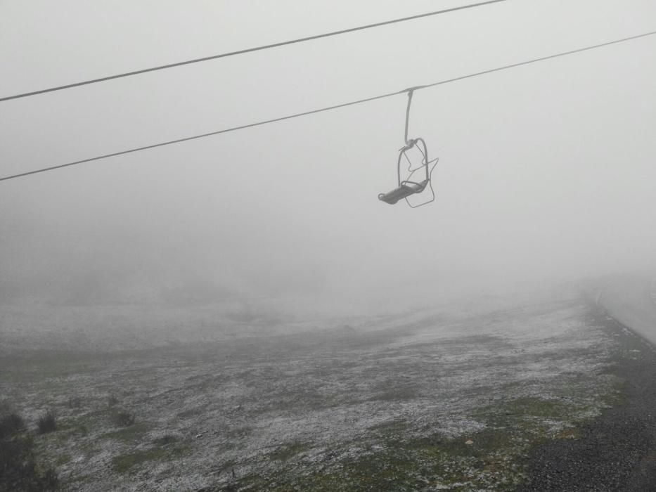 Primera nevada en la estación de Valgrande-Pajares.