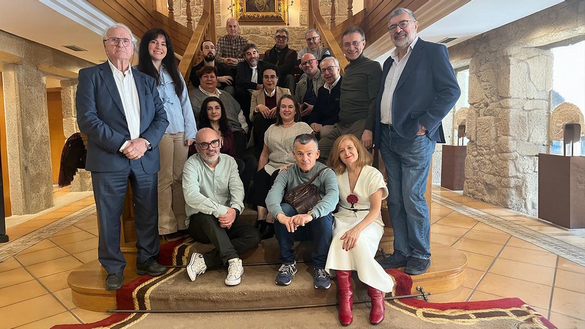 El equipo de Faro da Cultura, celebrando el número 1.000.