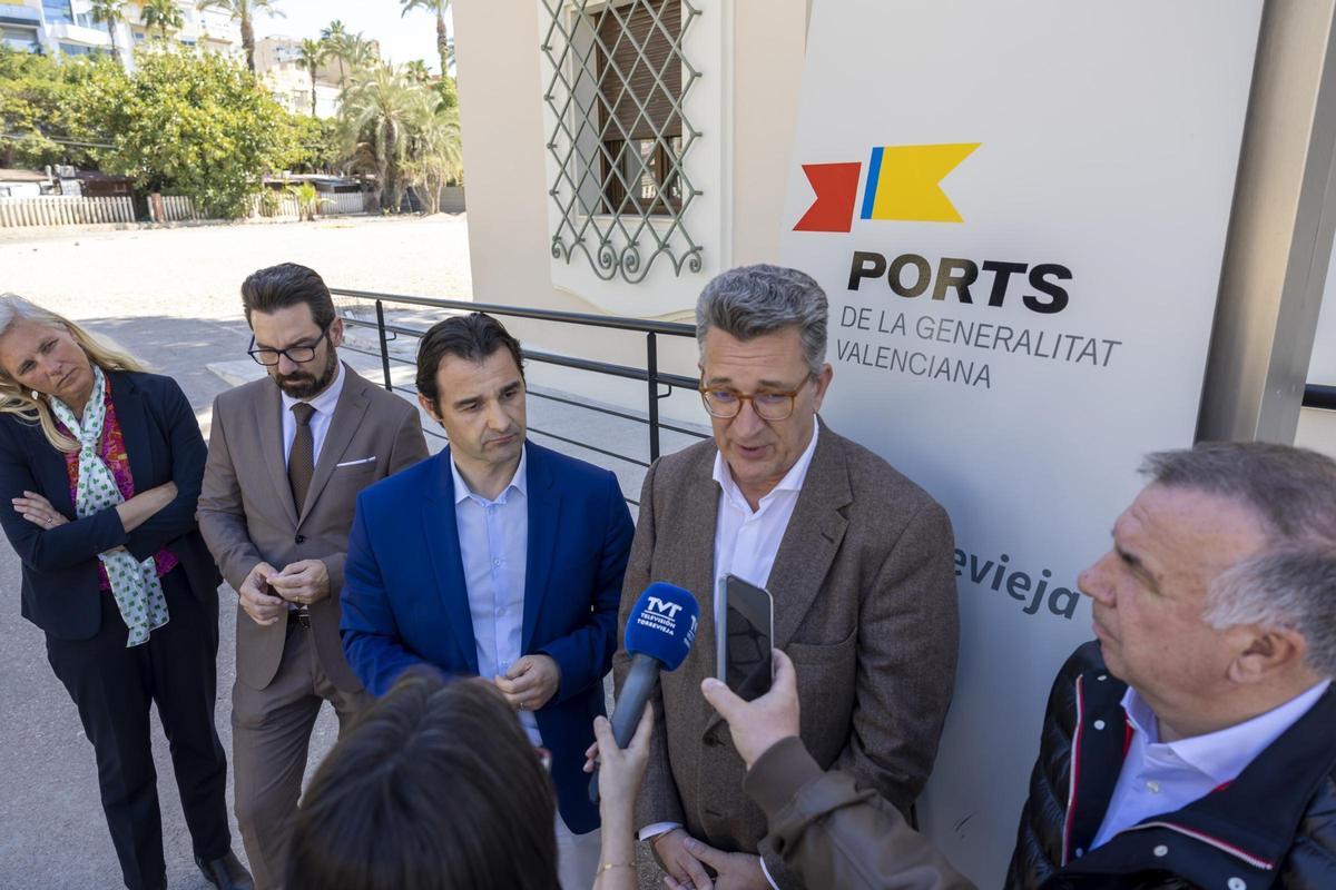 Eduardo Dolón, alcalde de Torrevieja, Vicente Martínez, director general de Puertos, y Enrique Riquelme, ceo de Empresas del Sol