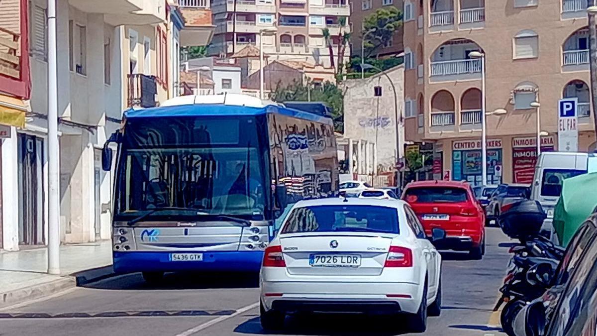 Un vehículo del transporte urbano de Cullera, en una imagen de archivo.