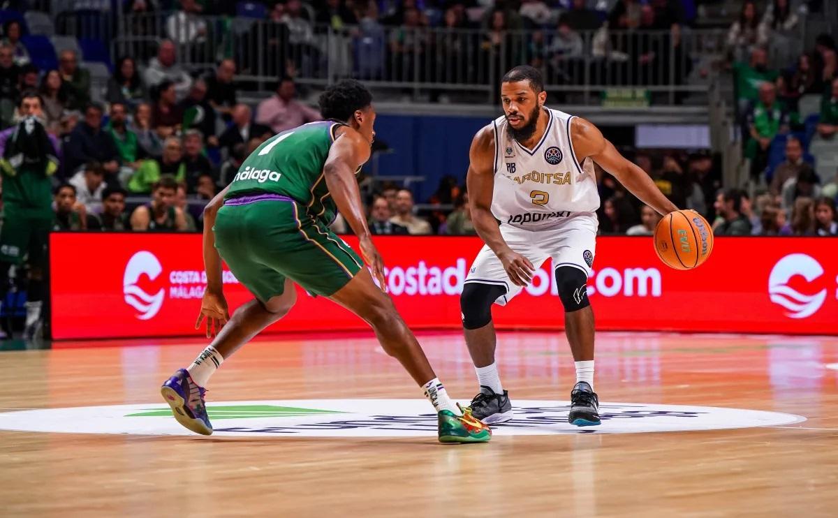 Brandon Jefferson en su visita al Martín Carpena con el Karditsa Iaponiki.