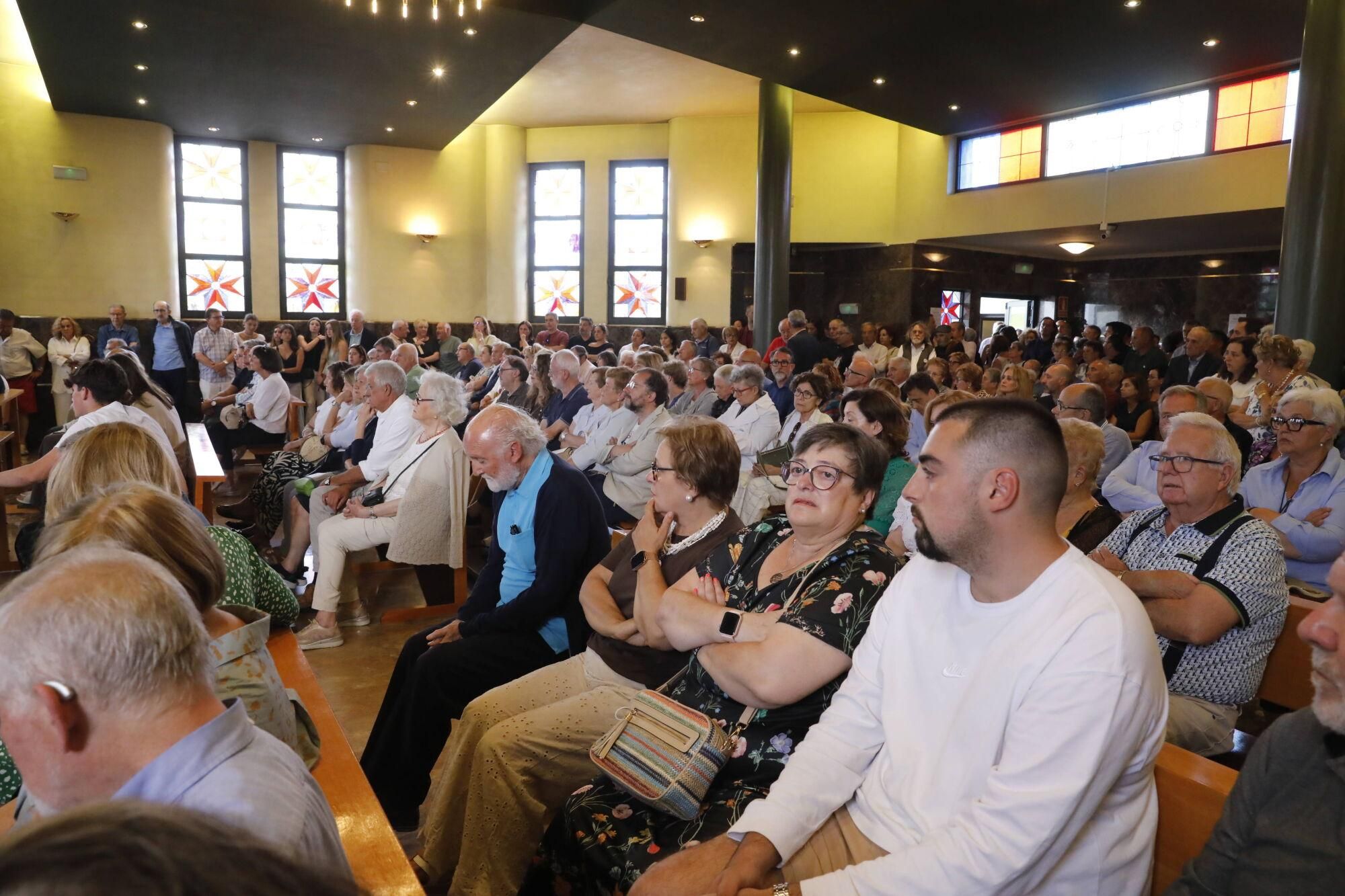 EN IMÁGENES: Acto de despedida a Xuan Bello en el tanatorio de Los Arenales