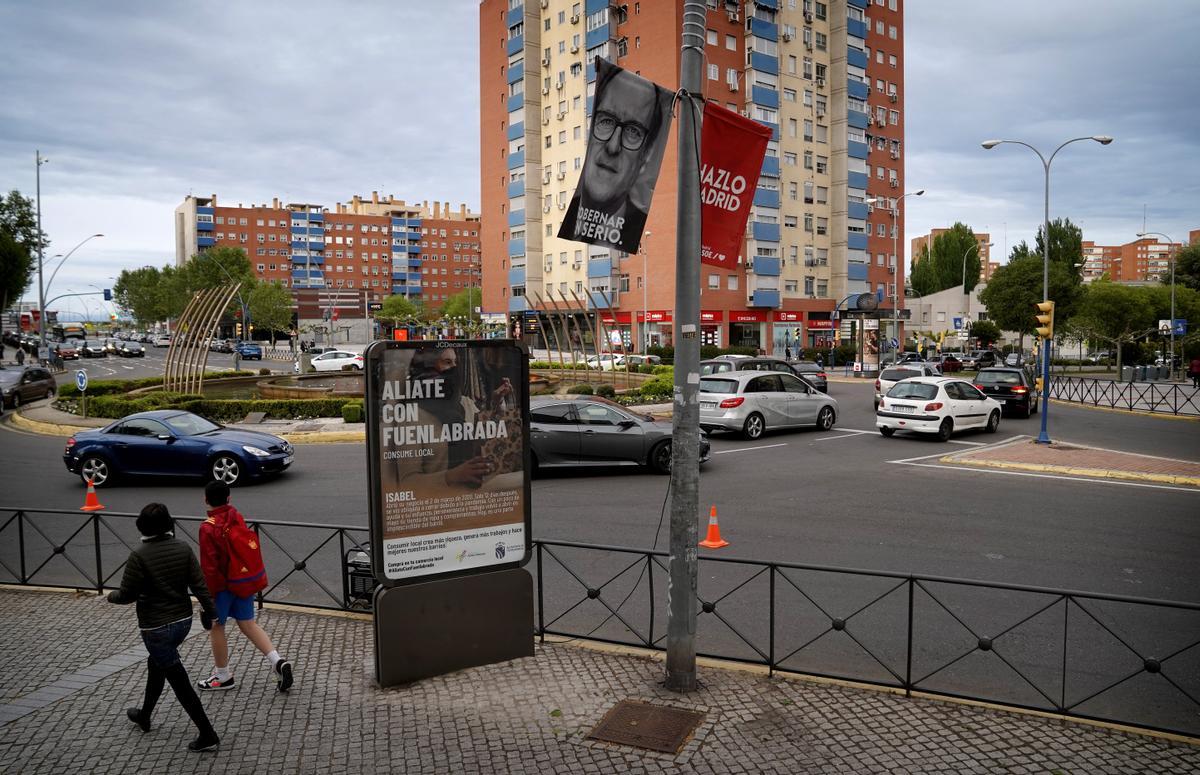 Carteles electorales del PSOE con la foto de Ángel Gabilondo en Fuenlabrada.