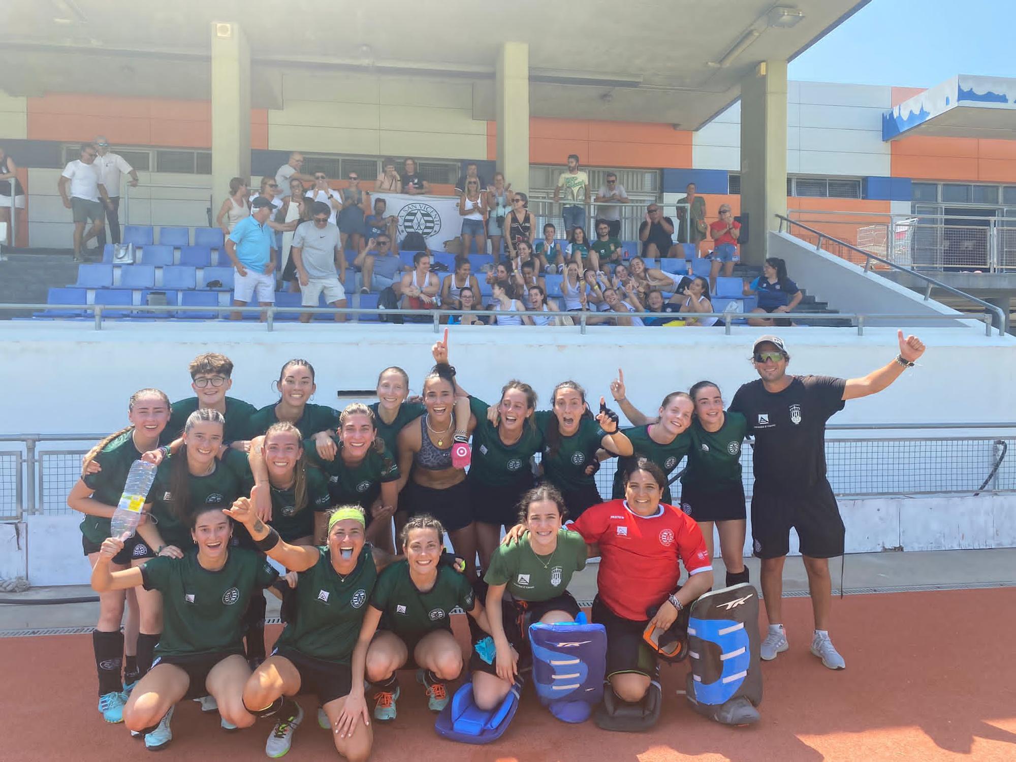La Universitat D’Alacant - Atlético San Vicente femenino logró el ascenso a la categoría de plata del hockey nacional.