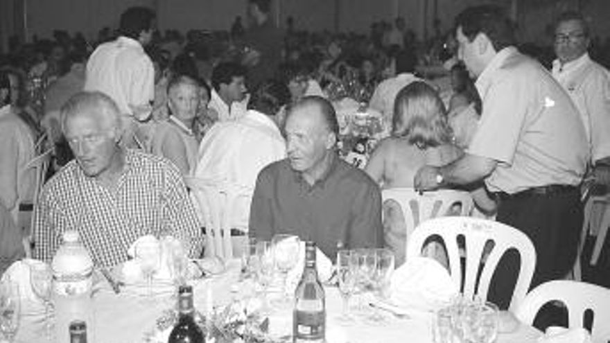 El Rey Emérito junto al armador Josep Cusí en la cena
