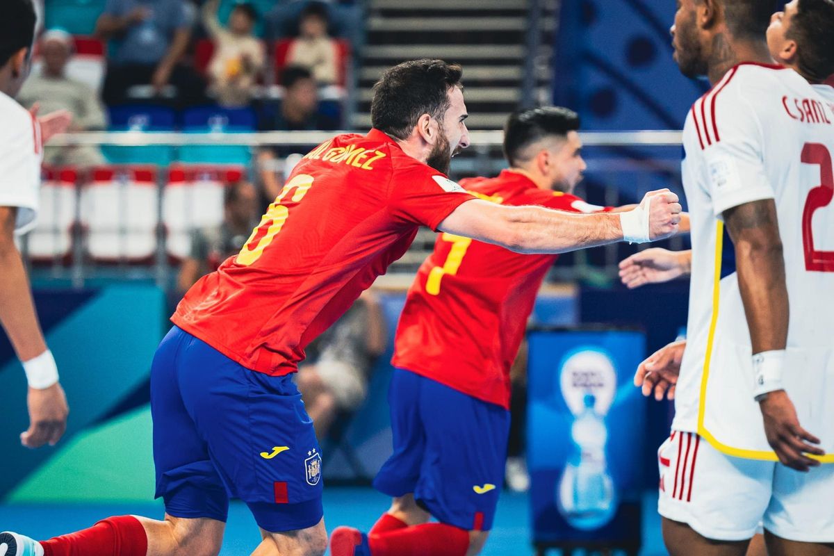 España celebra su único gol ante Venezuela en el encuentro.