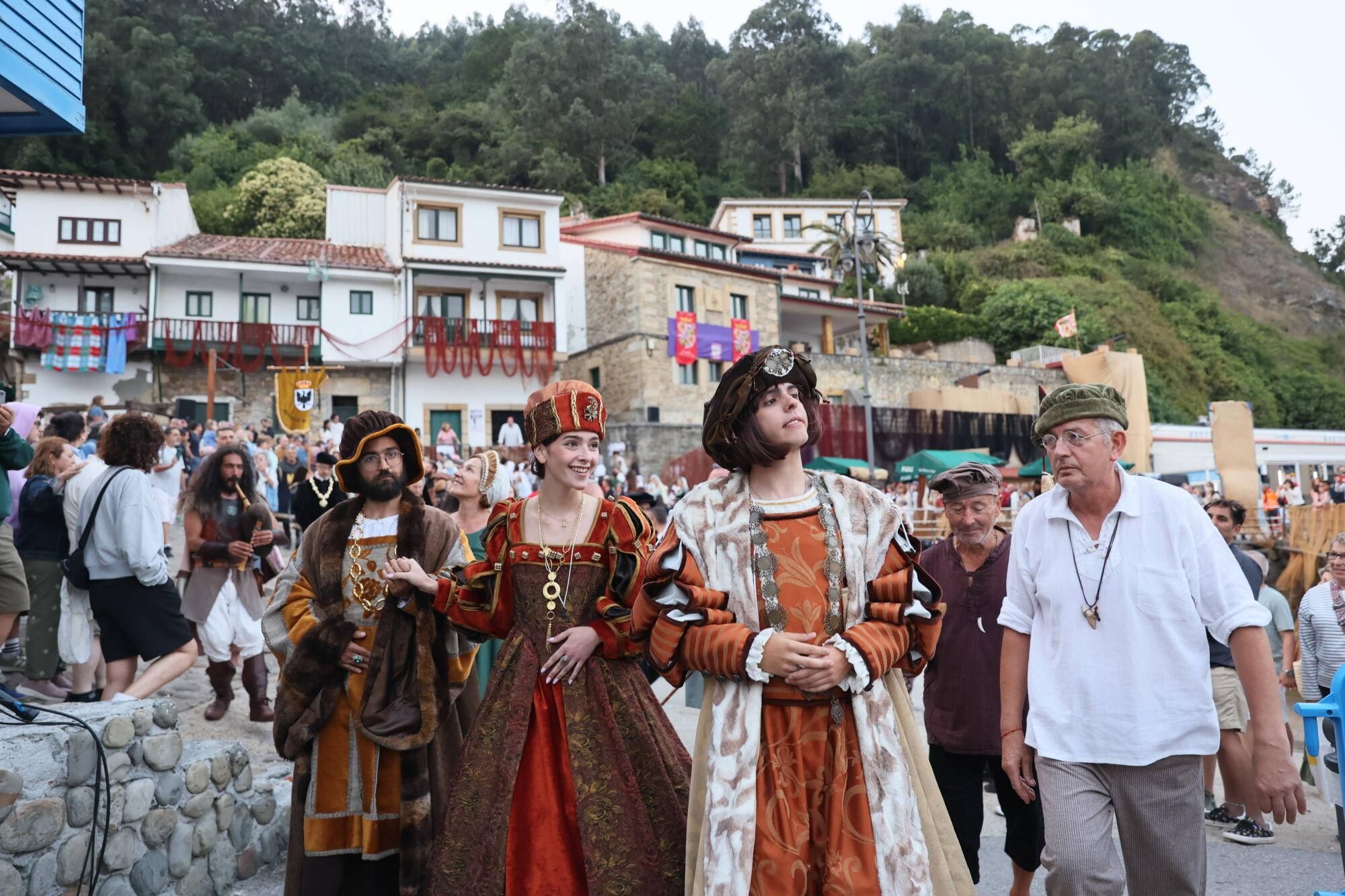 Carlos V siempre desembarca en Tazones