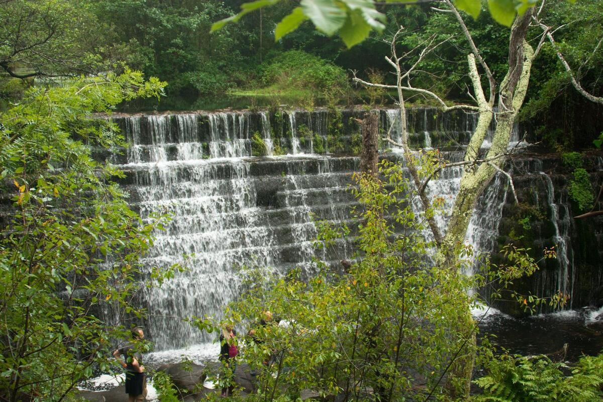Cascada artificial en el 'Paseo dos namorados'