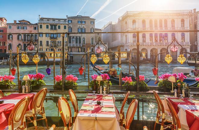 Venecia Turistas - Restaurante en canal