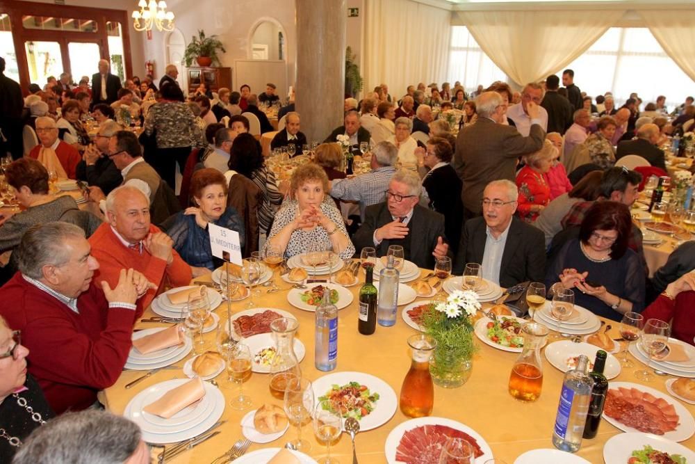 Almuerzo y baile por el Día de los Enamorados en el Club de Mayores de Cartagena