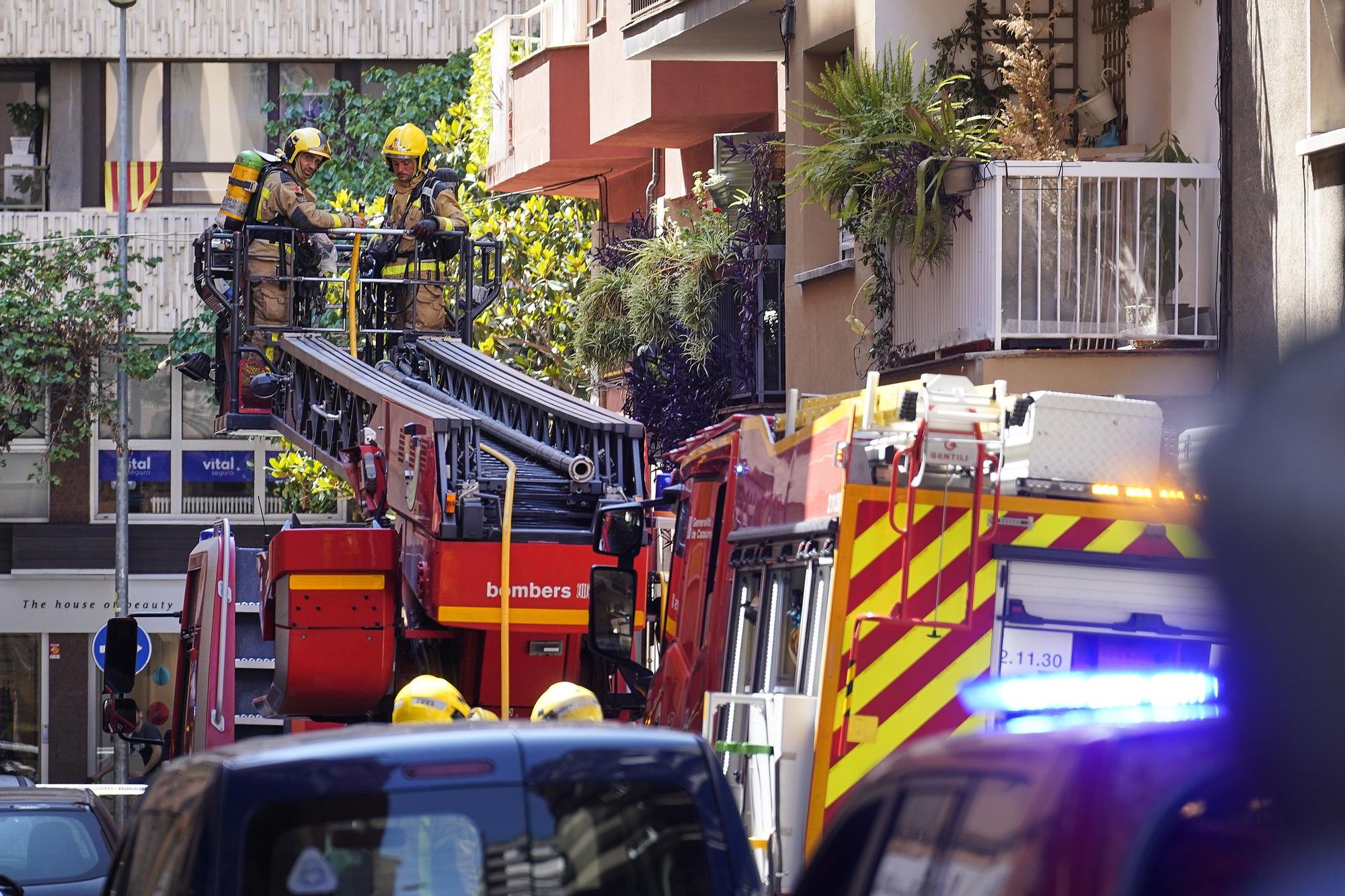 Incendi amb tres ferits lleus a Girona