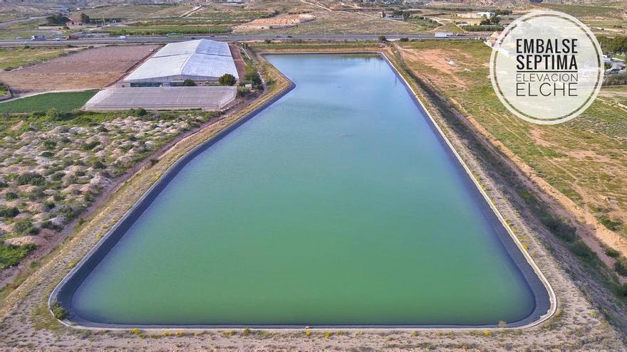 Un embalse de agua.