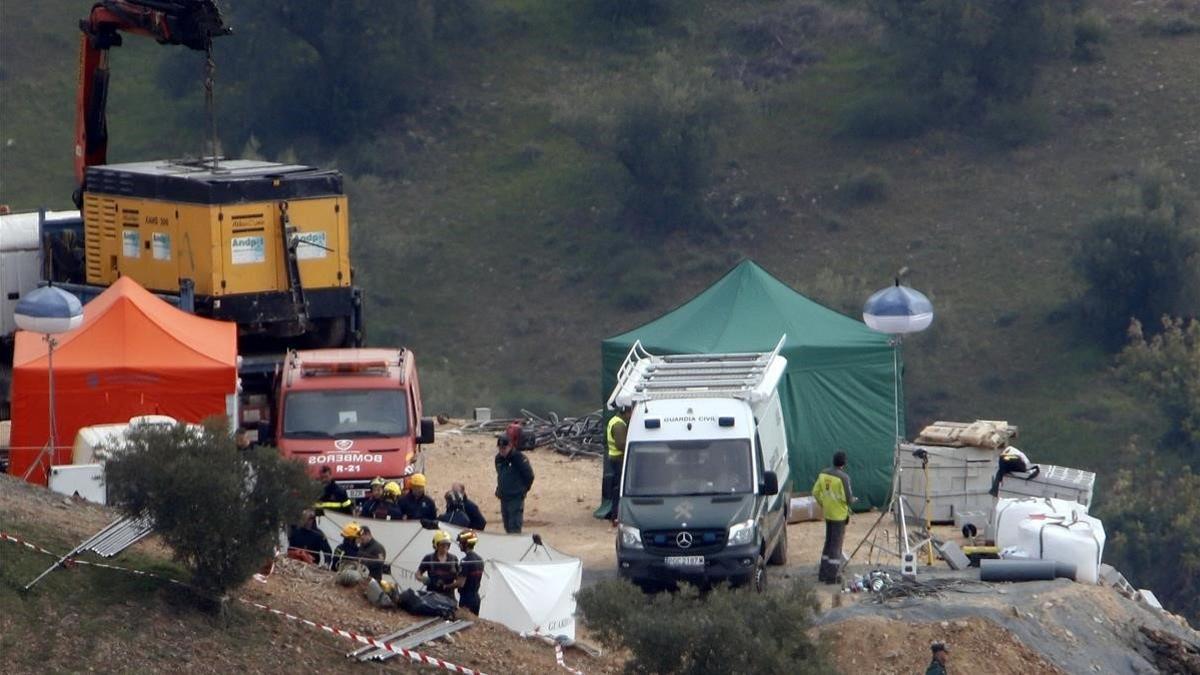 Operativo de rescate del niño caido en un pozo de Totalan