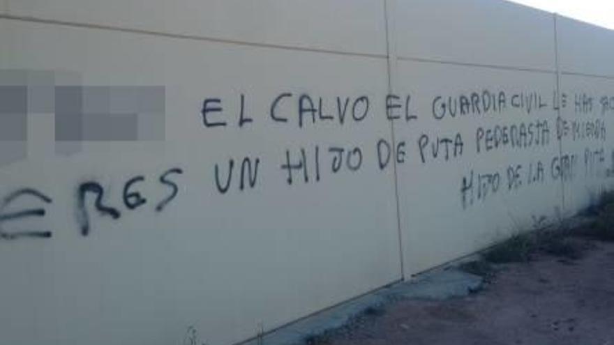 Una de las pintadas amenazantes contra un agente.