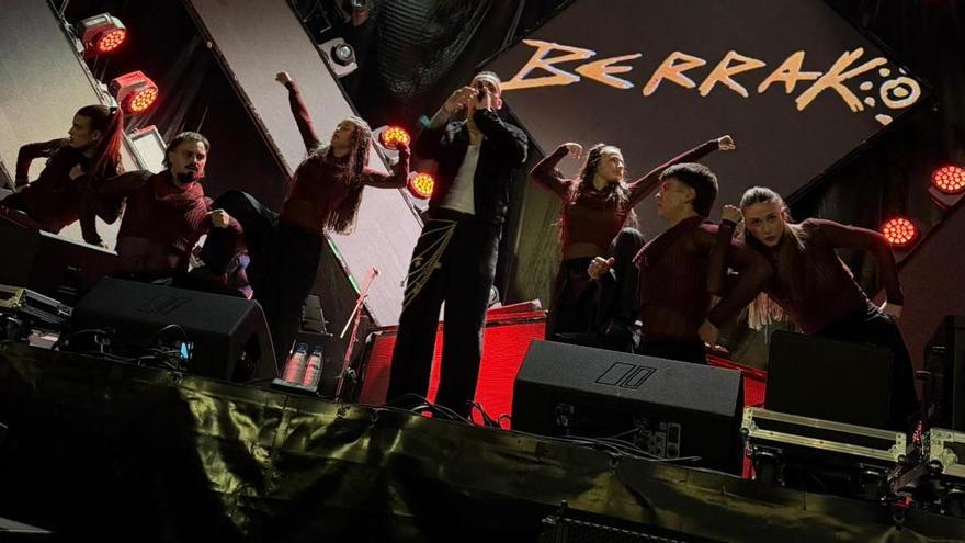 Lemus, el artista que fusiona rap y folclore charro, revoluciona la Plaza Mayor de Zamora