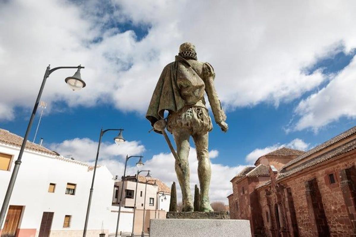 Estatua de Cervantes en Alcázar de San Juan.