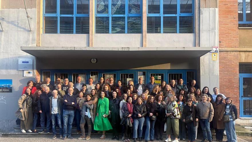 Exalumnos del instituto Aramo llegados de toda España se reúnen en Oviedo