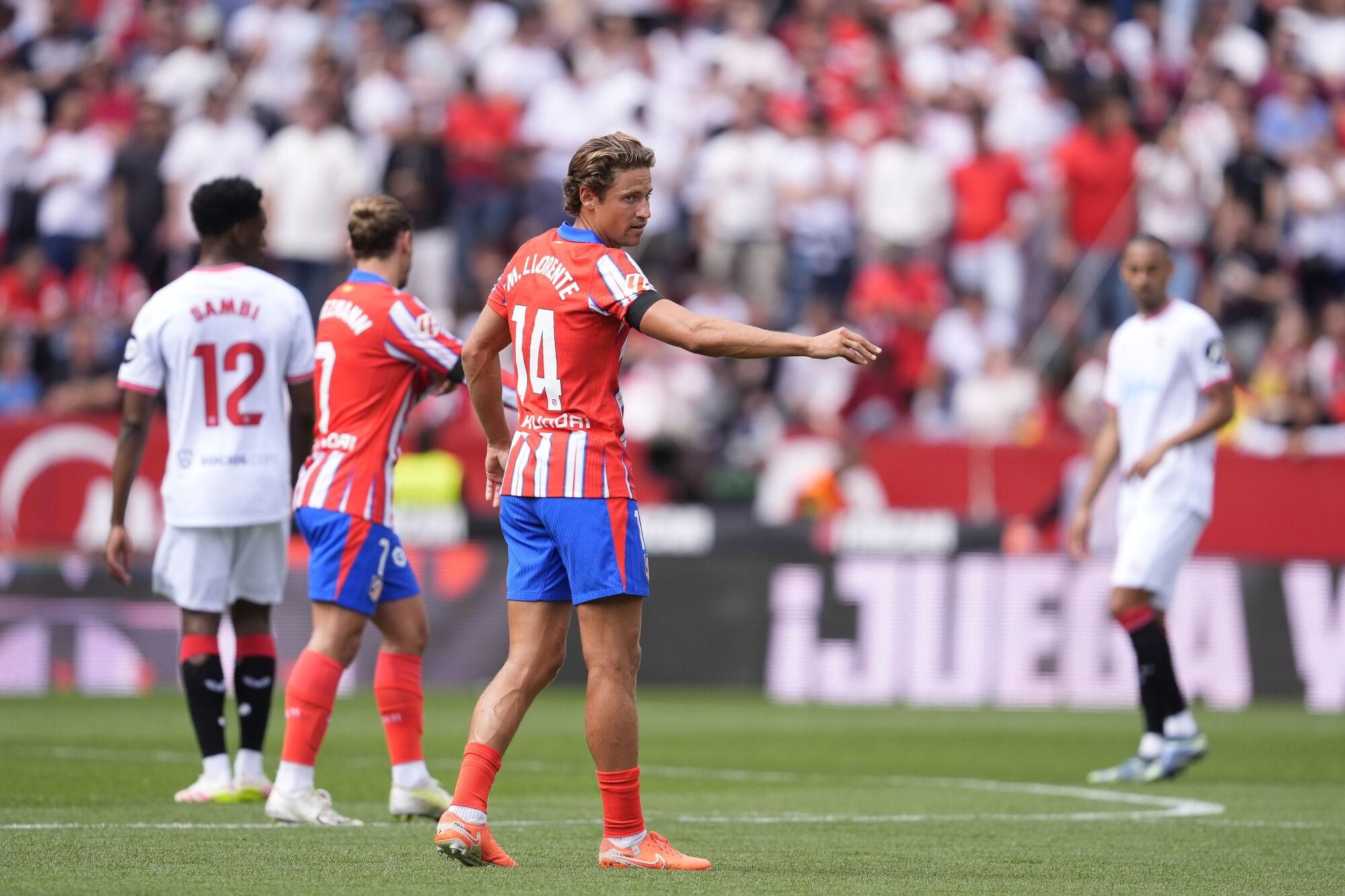 Marcos Llorente of Atletico de Madrid celebrates a goal scored by Julian Alvarez during the Spanish League, LaLiga EA Sports, football match played between Sevilla FC and Atletico de Madrid at Ramon Sanchez Pizjuan stadium on April 06, 2025, in Madrid, Spain. AFP7 06/04/2025 ONLY FOR USE IN SPAIN. Joaquin Corchero / AFP7 / Europa Press;2025;SOCCER;SPAIN;SPORT;ZSOCCER;ZSPORT;Sevilla FC v Atletico de Madrid - LaLiga EA Sports;