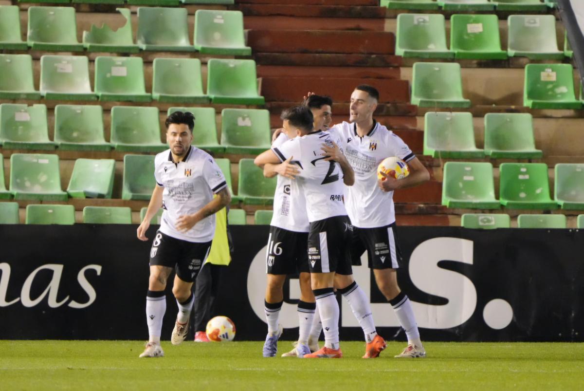 El Mérida - Bilbao Athletic, en imágenes