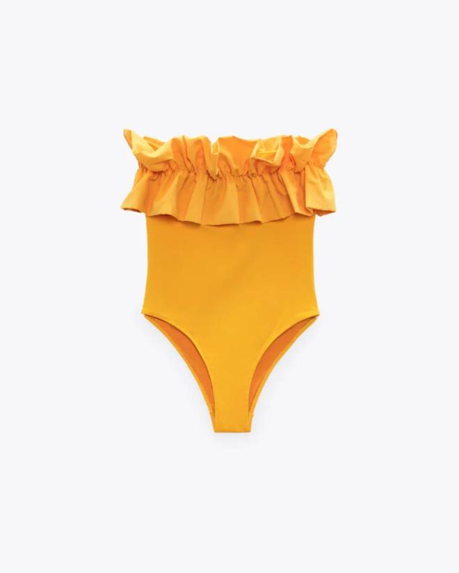 Bañador amarillo de escote palabra de honor, de Zara