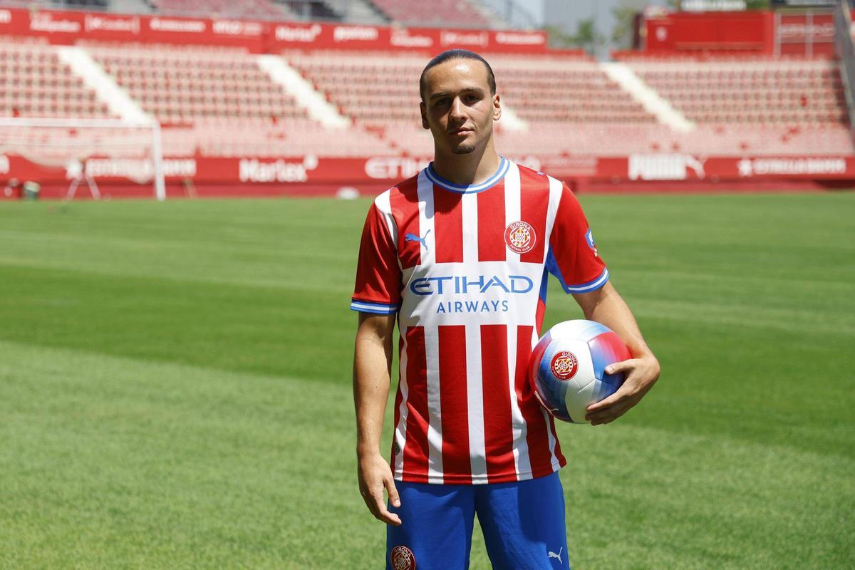 Les imatges de les presentacions dels nous jugadors del Girona FC Morante i Izan
