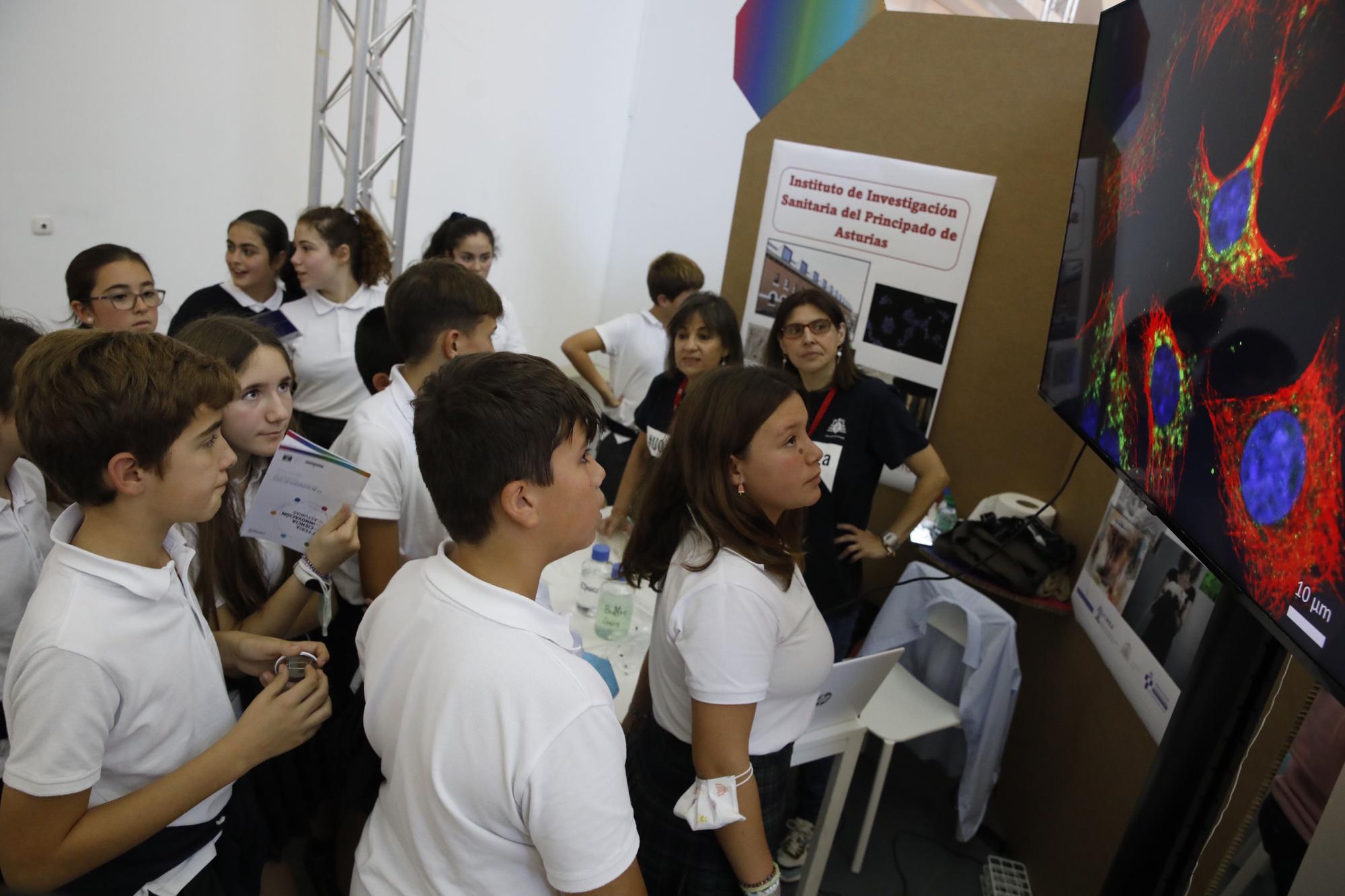 La primera Feria de la Ciencia y la Innovación congrega a 1.600 estudiantes en la Laboral