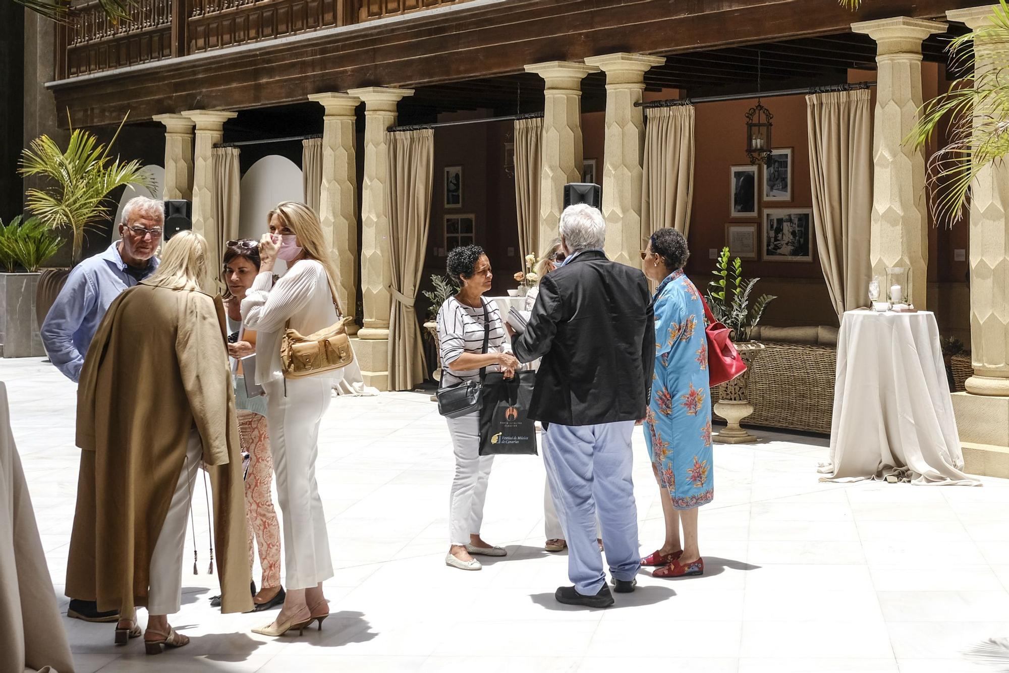 Exposición de fotografías 'Manrique inédito' en el Hotel Santa Catalina