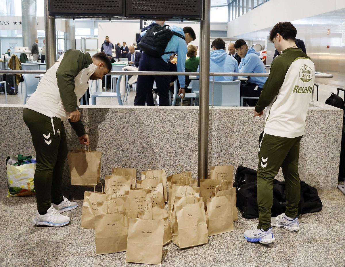 Las bolsas con los almuerzos personalizados, en Peinador.