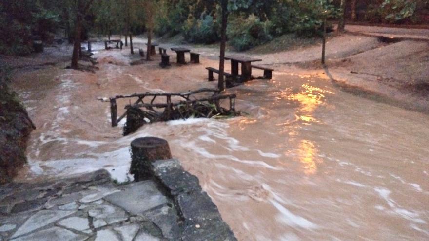 La pluja ha obligat a tancar unes hores els accessos a la ribera i a la Mare de la Font de Solsona per inundació