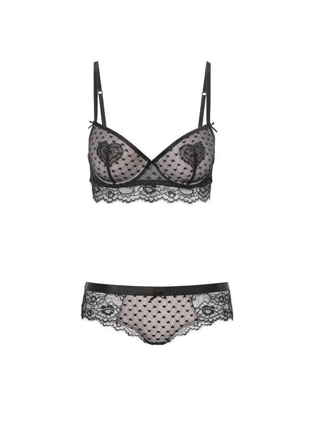 Conjunto de lencería para San Valentín con plumetti de corazones de C&A