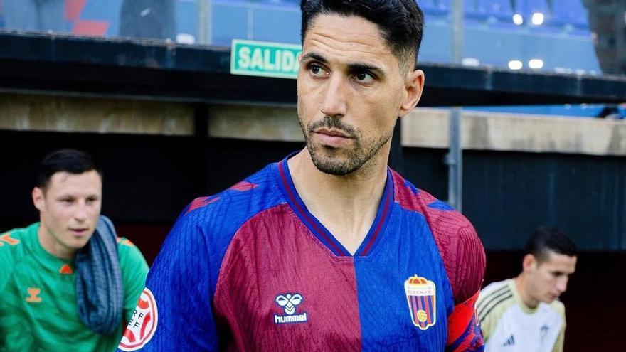 Fidel Chaves, al límite con el ascenso en juego en el Eldense