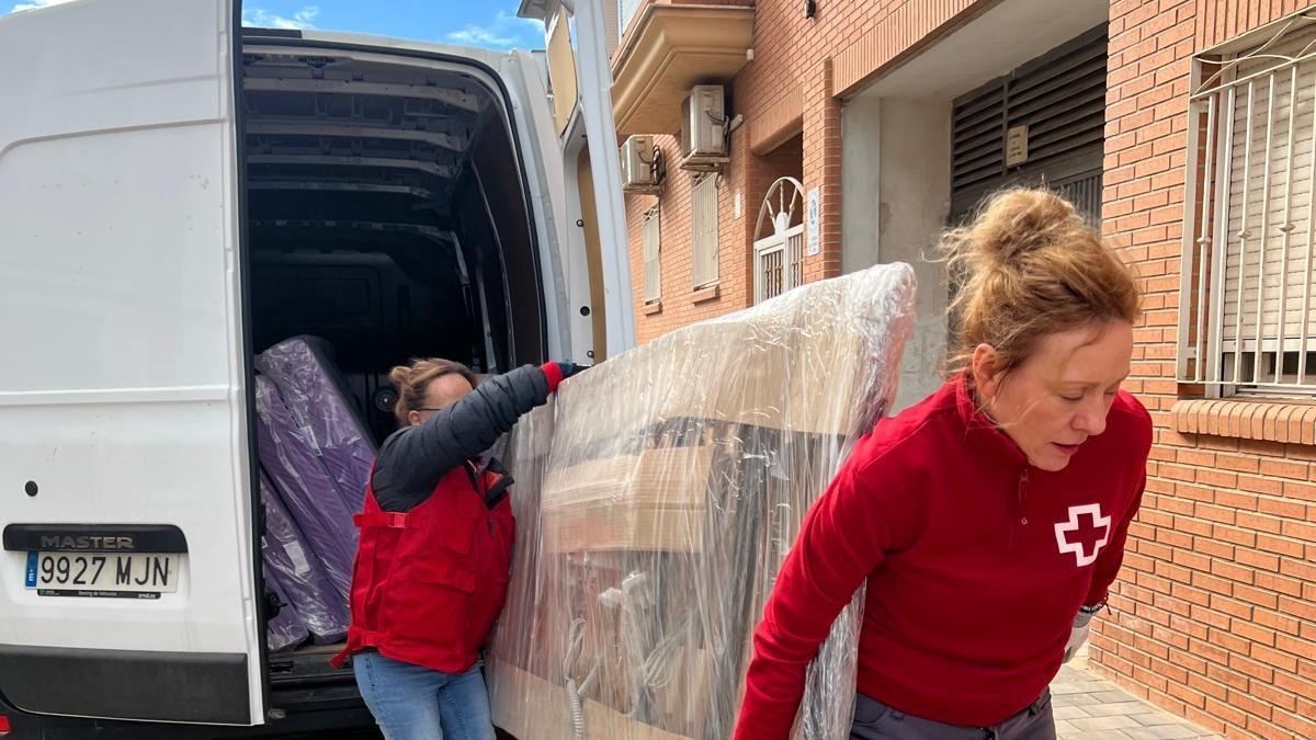 Una de las entregas de Cruz Roja en Algemesí, en una imagen de archivo.