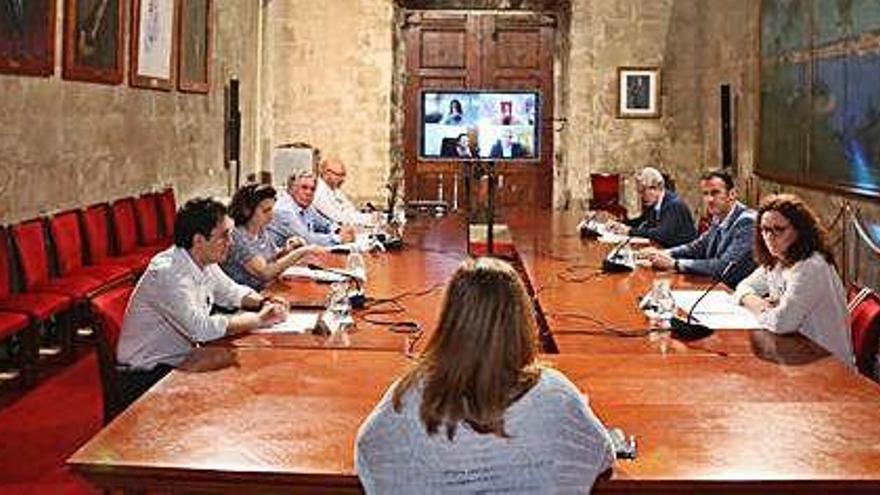 Un momento del encuentro que tuvo lugar ayer en la sede del Govern en Palma.
