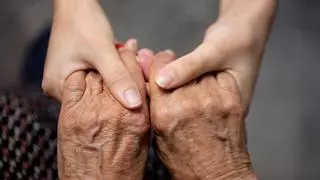 Por qué una caída puede cambiar la vida de una persona mayor y cómo prevenirla: "Miedo, pérdida de fuerza y deterioro"