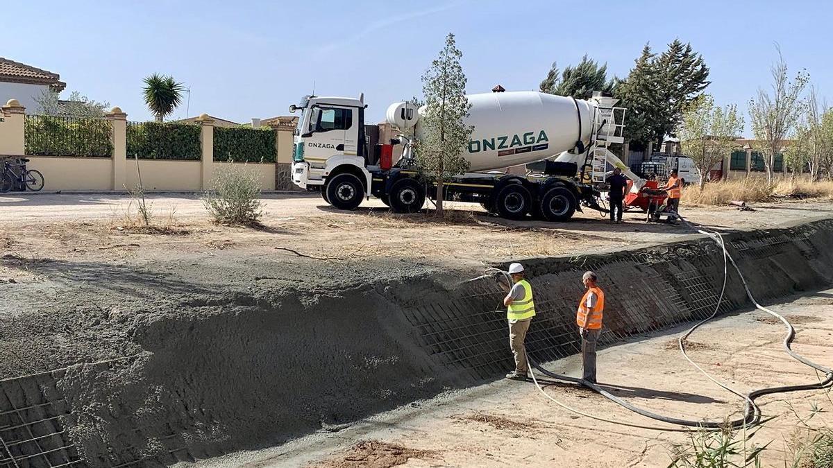 Campillos ha reforzado el cauce del arroyo Rincón a su paso por el municipio.