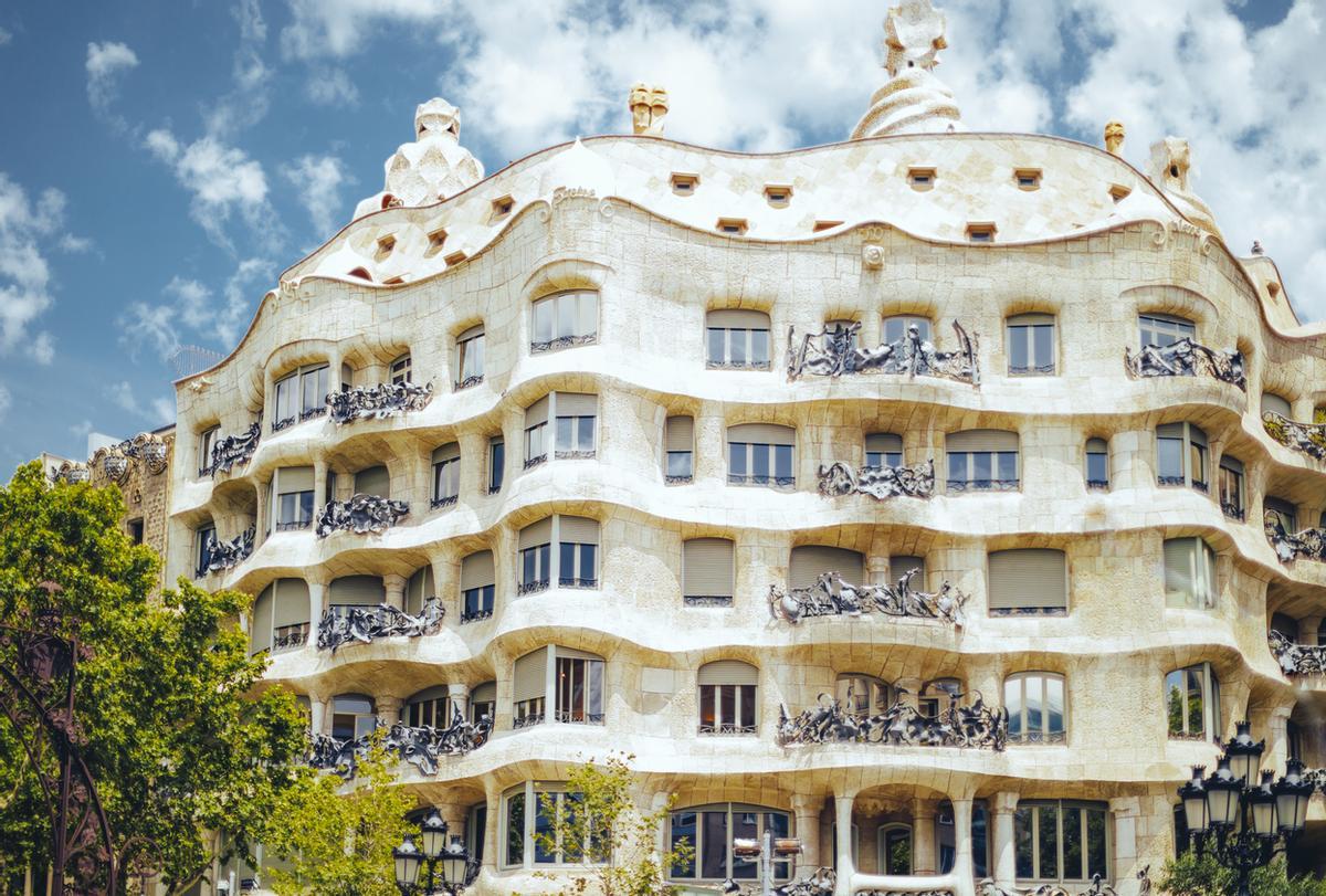 Casa Milà, también conocida como La Pedrera