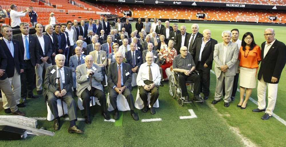 El Valencia rinde homenaje a sus socios más fieles