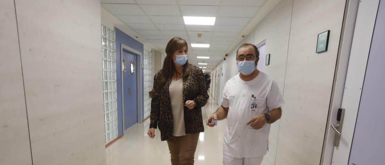 La consejera de Sanidad, Sira Repollés, este jueves durante su visita a la planta de Psiquiatría del Royo Villanova.
