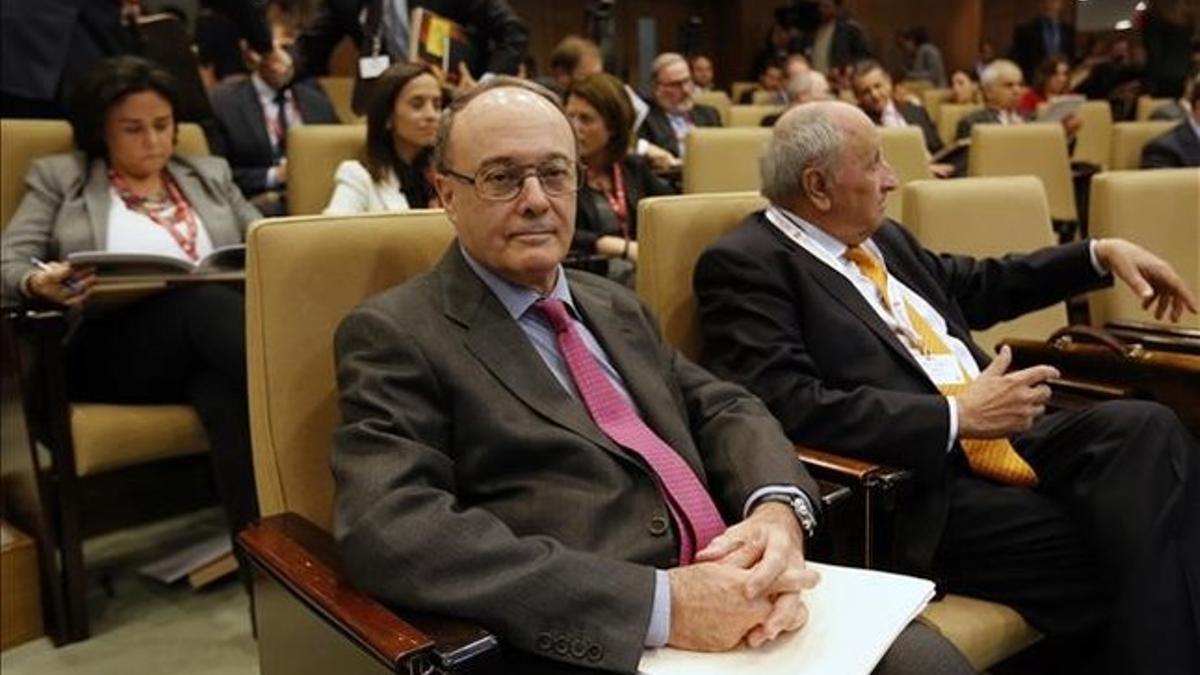 El gobernador del Banco de España, Luis María Linde, en un encuentro sobre el sector bancario organizado por el IESE el 10 de diciembre.