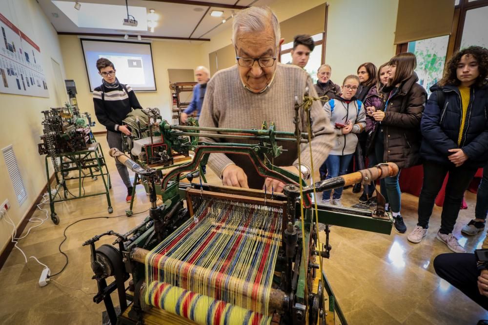 Una exposición de telares antiguos se configura como el embrión del Museo Industrial