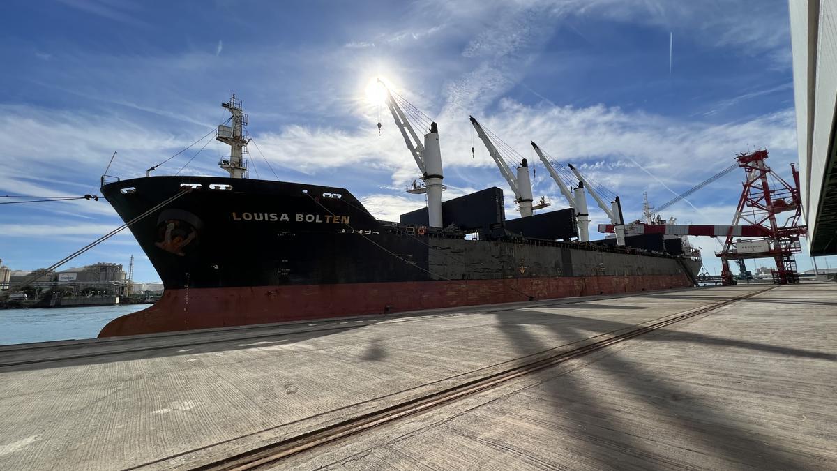 Vaixell al port de Barcelona