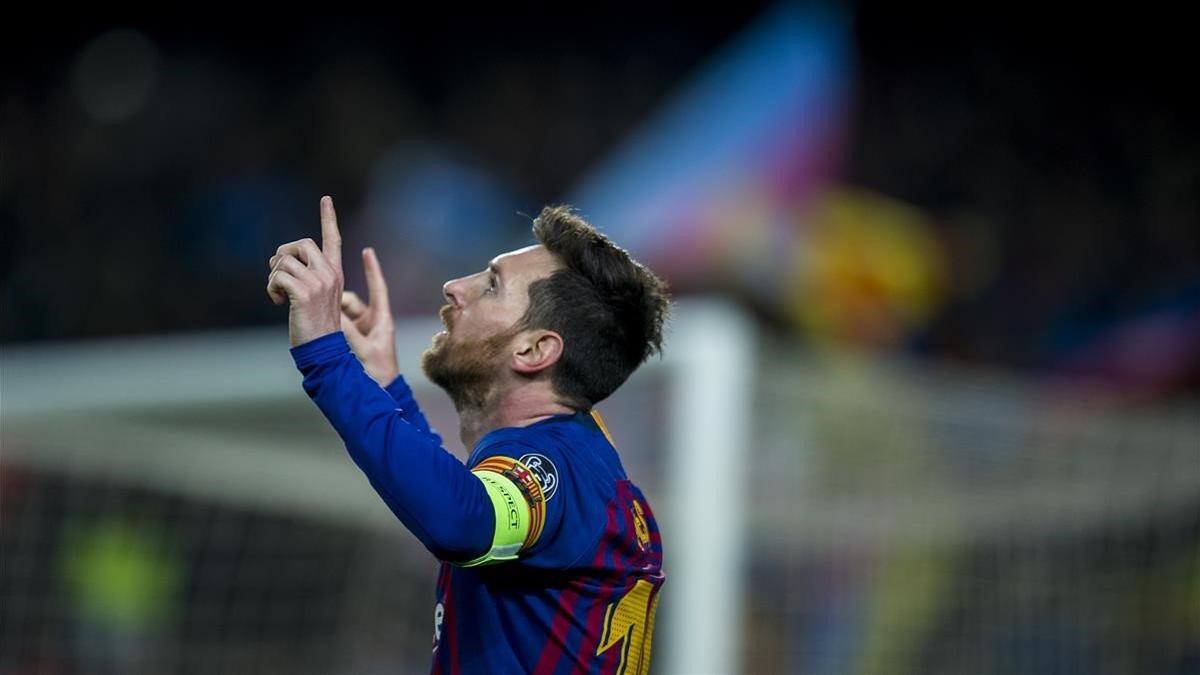 Messi celebra uno de los dos goles al Olympique de Lyon en el Camp Nou.
