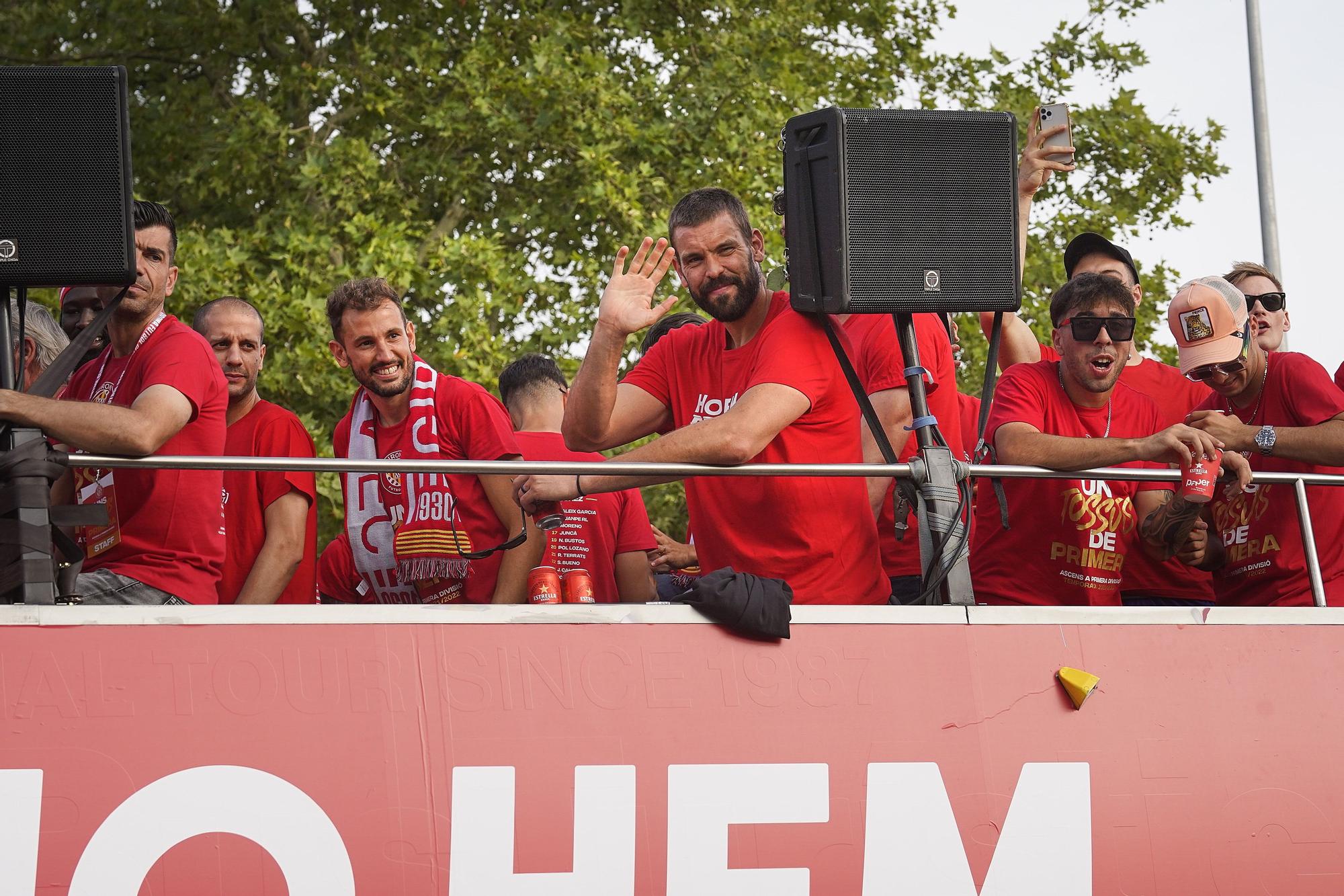 Les millors imatges de la rua de celebració del Girona i el Bàsquet Girona