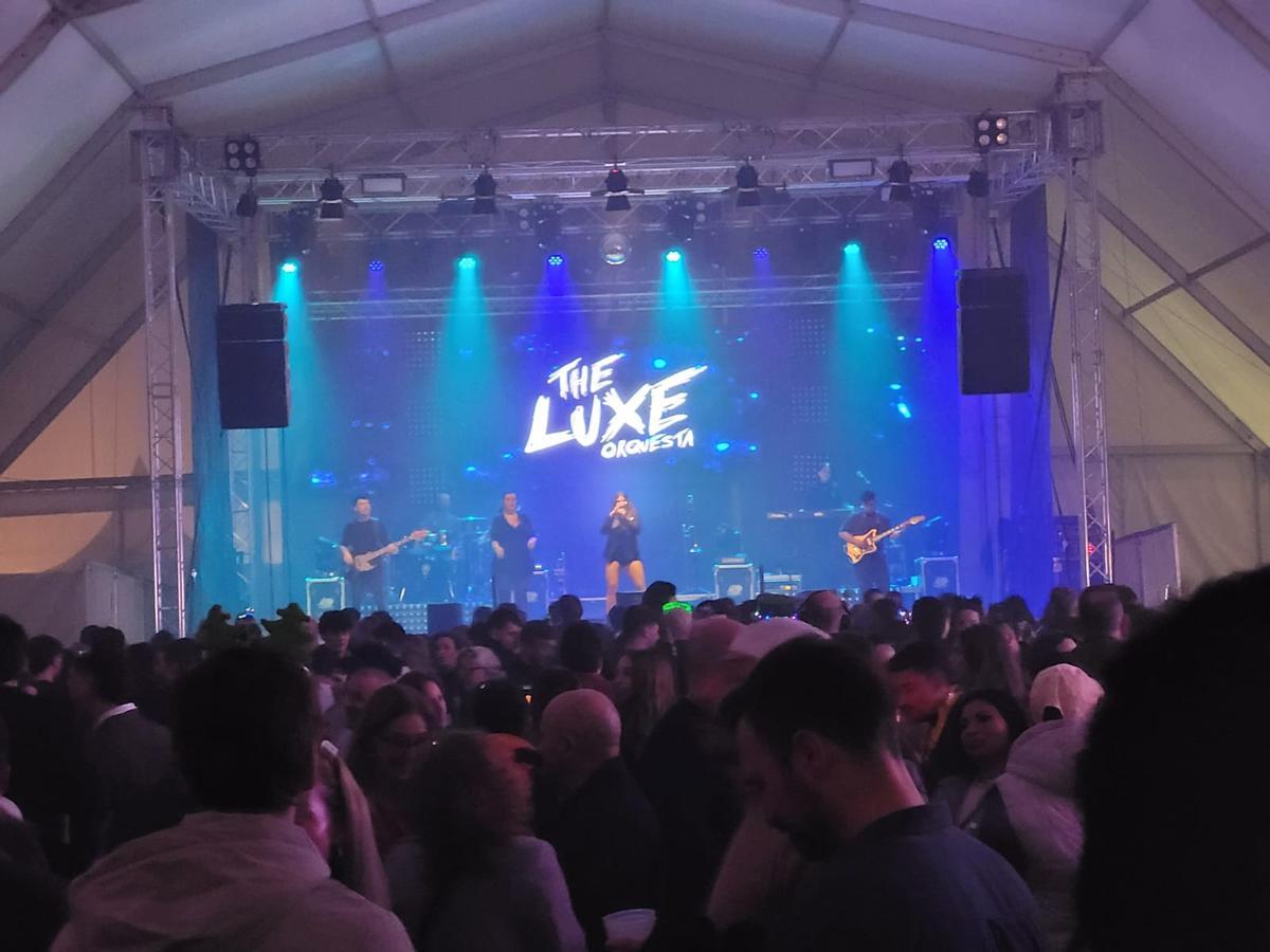 Orquesta, tas las campanadas, en Benicàssim.