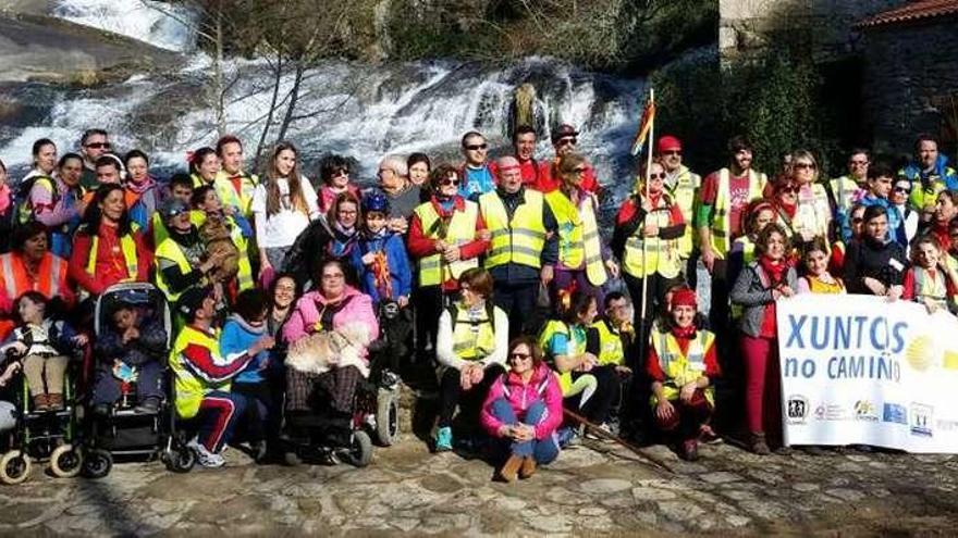 El grupo que realizó la etapa de ayer, entre Pontevedra y Barro. // FdV