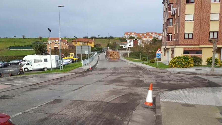 La carretera de Los Campos a Trasona, ya en obras.