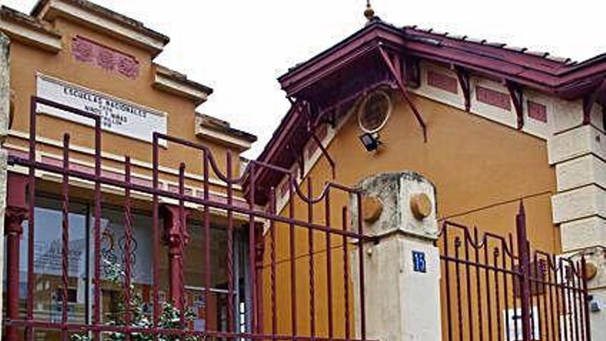 La fachada del Infanta Leonor recupera el color