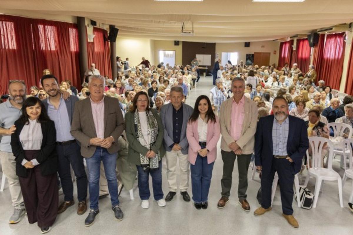 Autoridades presentes en el acto.