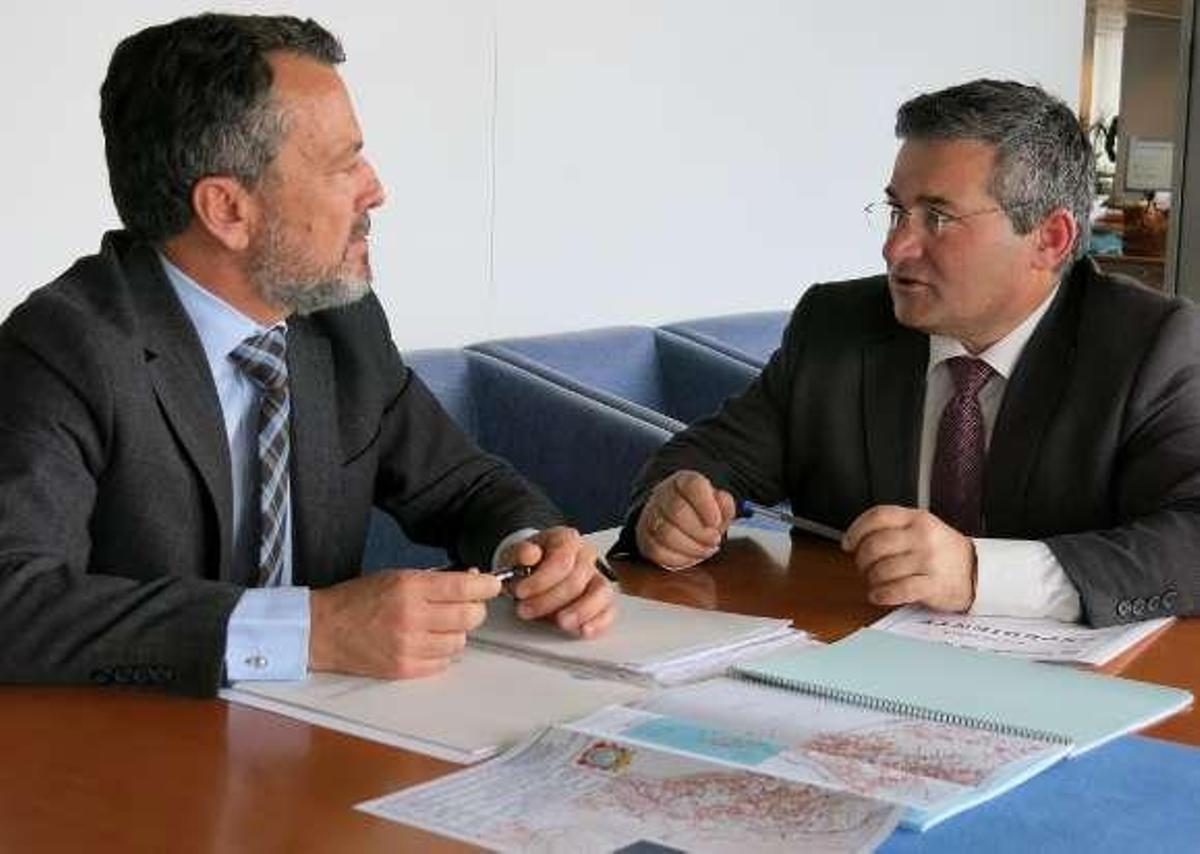 Hernández se compromete con los alcaldes de Cangas y Moaña a licitar el desdoblamiento del corredor este año